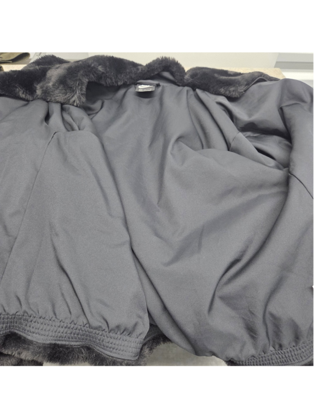 Nike Women's L Faux Fur Swoosh Black Fossil Zip Jacket Coat Hypebae Streetwear - Picture 5 of 9